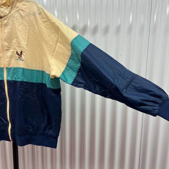 Duckster Eagle Nest Windbreaker - Picture 3 of 5
